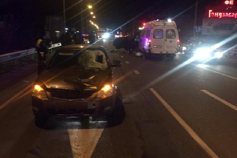 Под Краснодаром 22-летний водитель на «Ладе Приоре» насмерть сбил молодого человека 