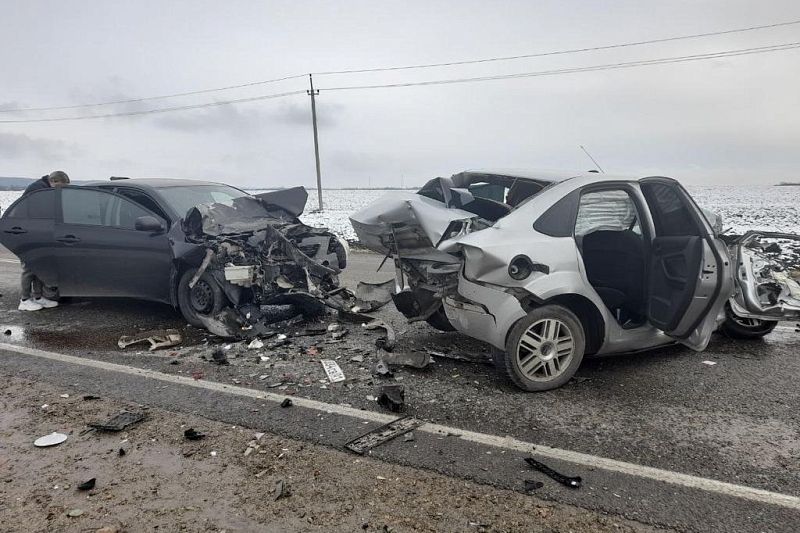 Занесло на встречку: водитель Ford Focus погиб в массовом ДТП на Кубани