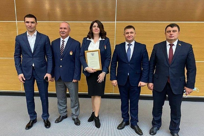 Лучших спортсменов и тренеров края 2021 года наградили в Краснодаре 