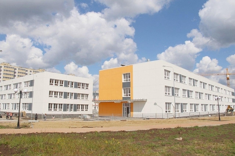 Почти 900 млн рублей получил Краснодар на продолжение строительства школ