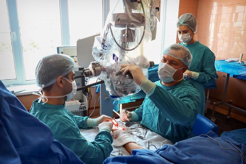 Кубанские врачи восстановили мужчине руку после глубокого пореза