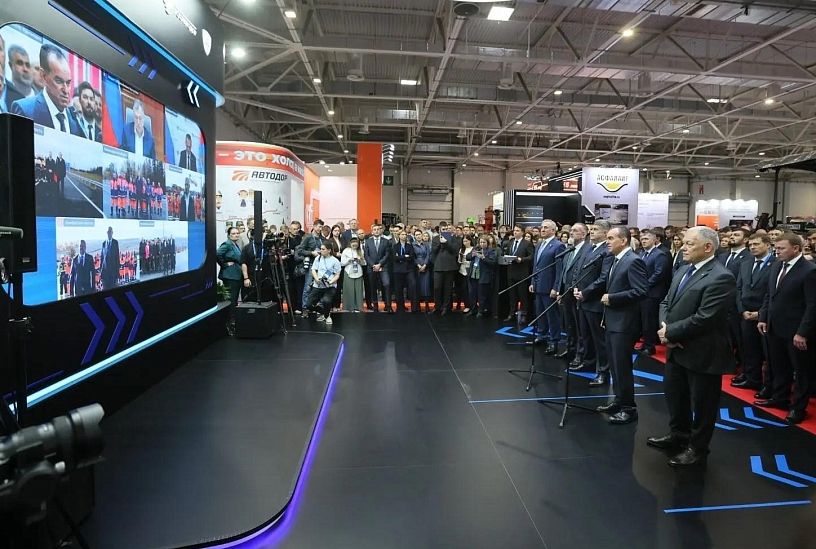 Марат Хуснуллин дал старт движению по отремонтированной дороге в Выселковском районе
