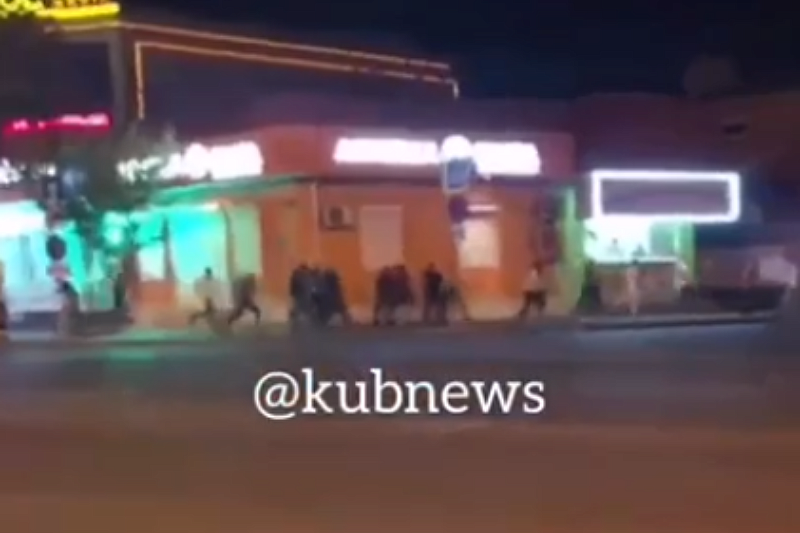 Опубликовано новое видео перестрелки в районе Вишняковского рынка в Краснодаре