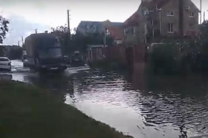 Последствия сильного дождя в Анапе: затоплено несколько улиц