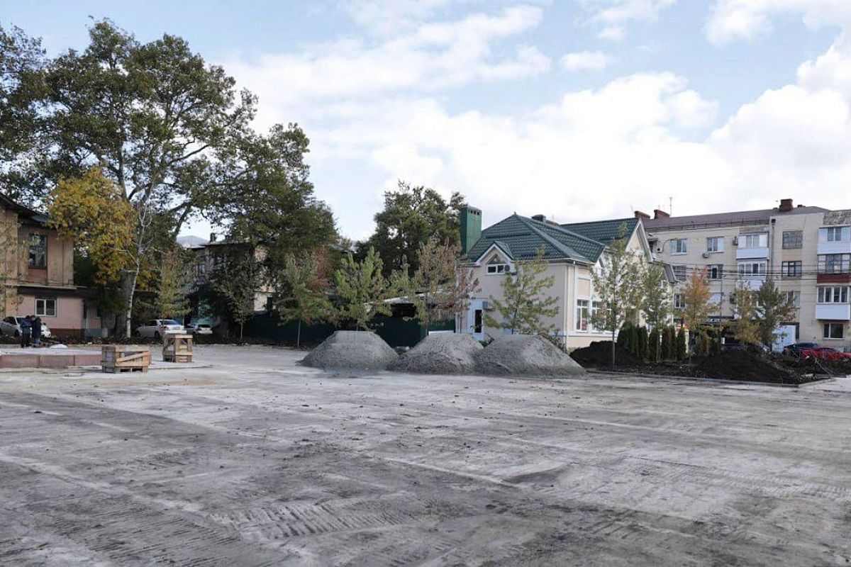 Мэр Краснодара показал, как идет благоустройство сквера Героев Отечества: его откроют в декабре