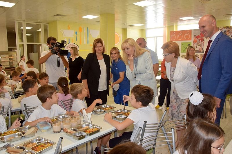 Вице-губернатор Краснодарского края Анна Минькова посетила социальные объекты Сочи
