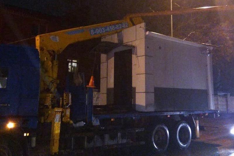 В Краснодаре водитель КамАЗа повредил газовопровод. Под отключение попали четыре дома