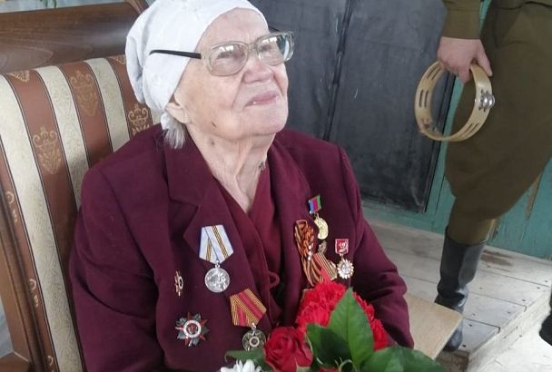 В Краснодаре ветеран Великой Отечественной войны Анна Згонникова отмечает 100-летний юбилей