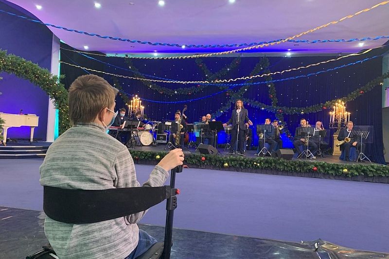 Концерт для одного зрителя: артисты Биг-бенда Георгия Гараняна исполнили мечту ребенка с инвалидностью