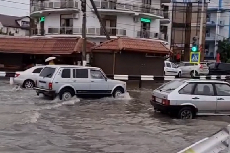 Дождь в Анапе: курортное село Витязево снова ушло под воду