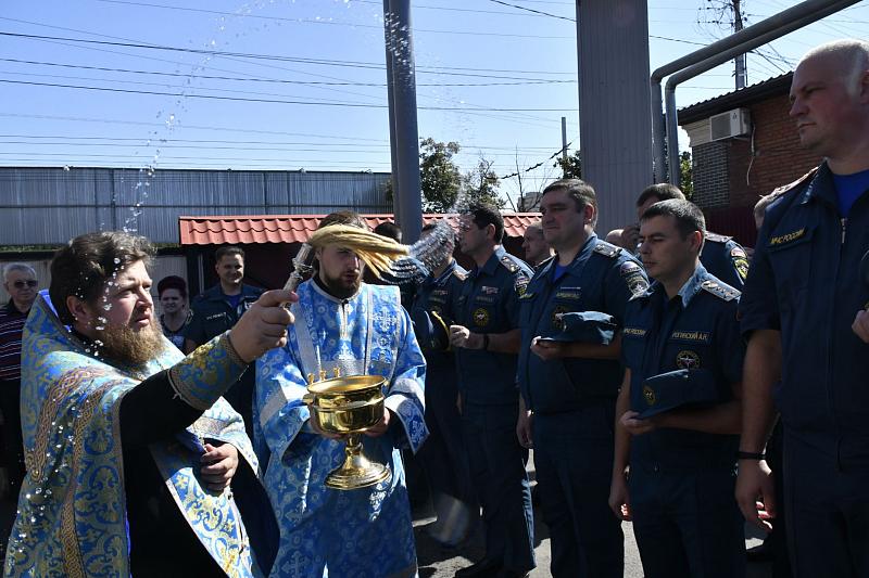 Краснодарские пожарные поклонились иконе «Неопалимая купина»