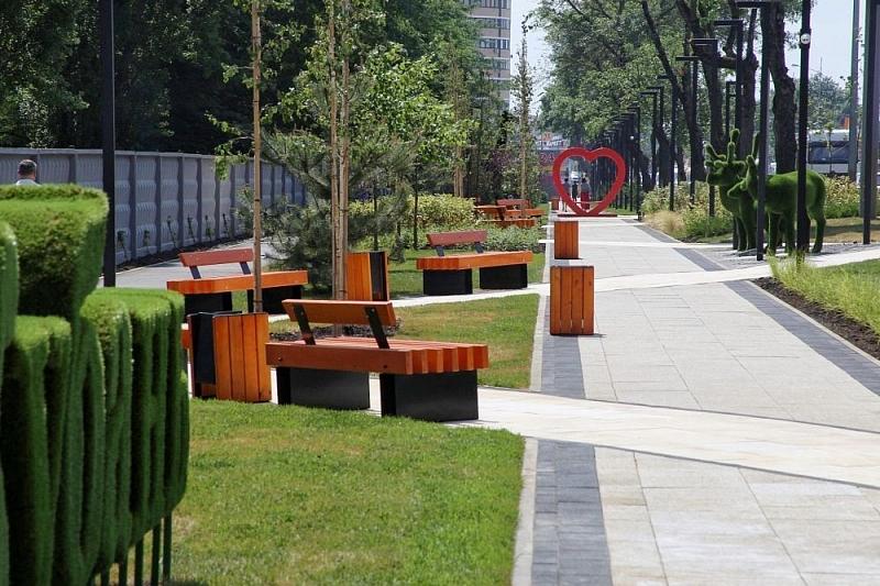 Деревья, кустарники и велодорожки: в Краснодаре открыли бульвар «Бородинский»
