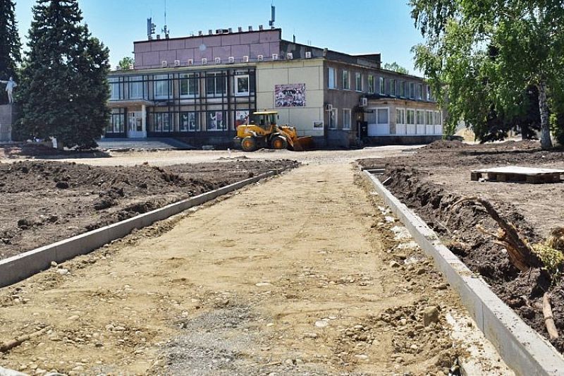 В Кореновском районе в рамках нацпроекта благоустраивают два сквера