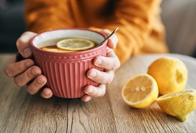 Эксперт предупредила о вреде привычки пить чай сразу после еды