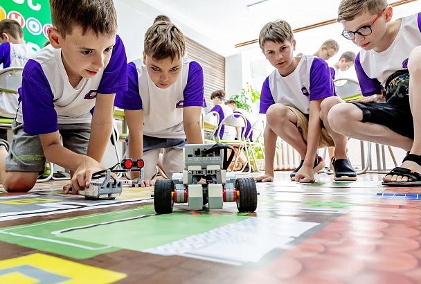 В детском центре «Орлёнок» стартовала проектная смена по робототехнике и техническому творчеству «Робокуб»