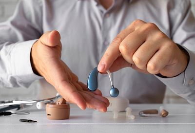 Российские ученые улучшили слуховые имплантаты