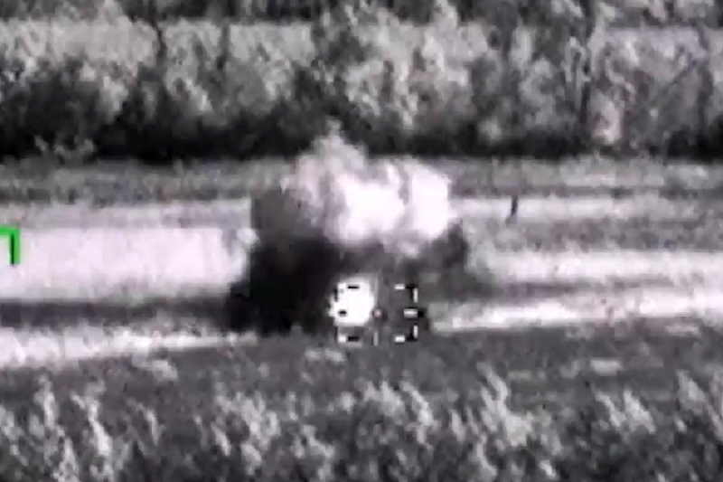 «Три, два, один - попал»: опубликованы кадры уничтожения бронетранспортера ВСУ вертолетом Ка-52
