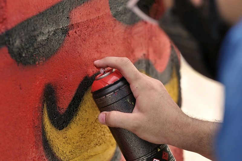 В Краснодаре возбудили уголовное дело на разрисовавшего здание граффитиста