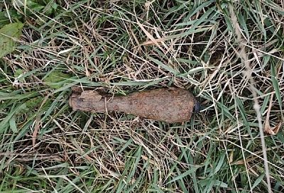 Житель Кубани копал огород и нашел в земле артиллерийский снаряд времен войны