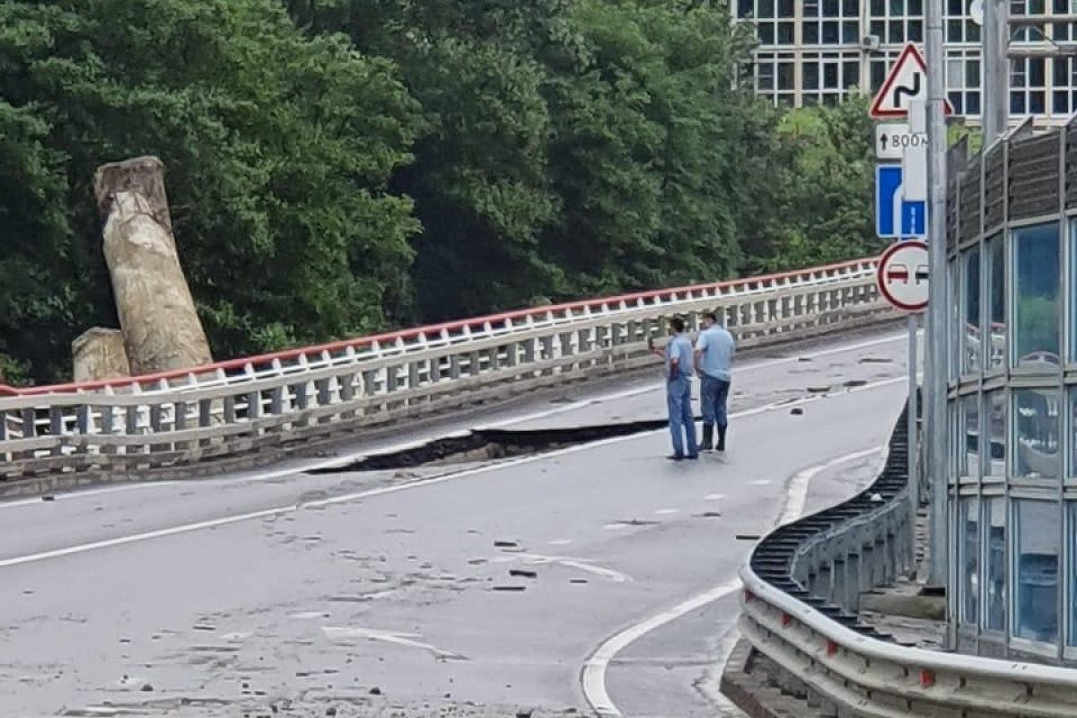 В Сочи обрушилась федеральная дорога