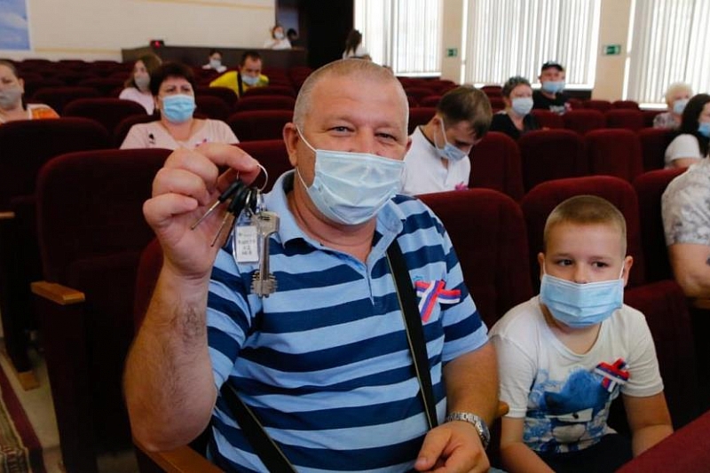 В Новороссийске 36 семей переехали из аварийного жилья в новые квартиры