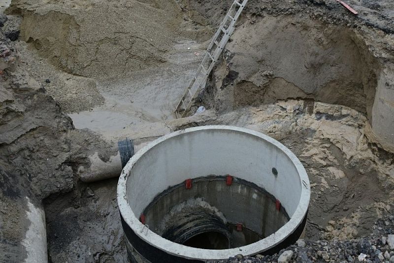 В Краснодаре реконструируют канализацию по улице Дзержинского 