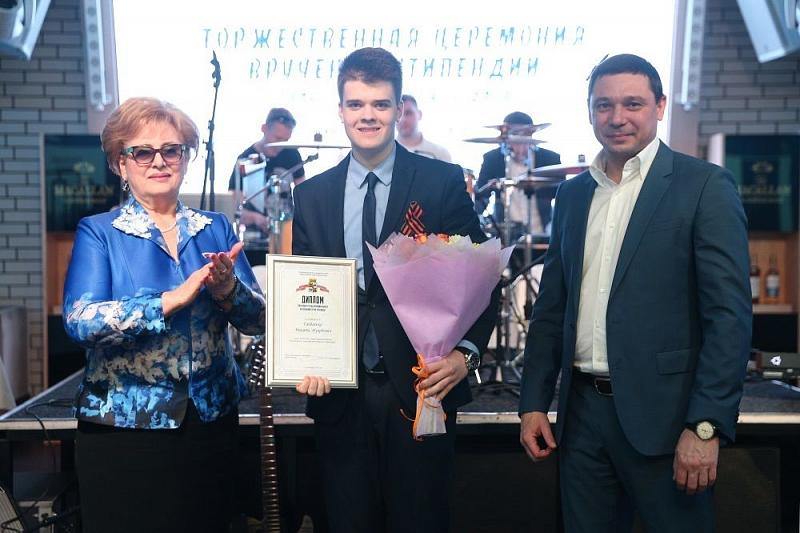 30 студентов-победителей конкурса получили именные стипендии главы Краснодара 