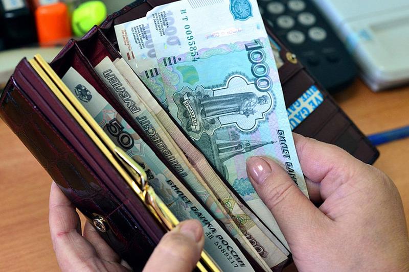 Россиян с низкой зарплатой могут освободить от уплаты НДФЛ