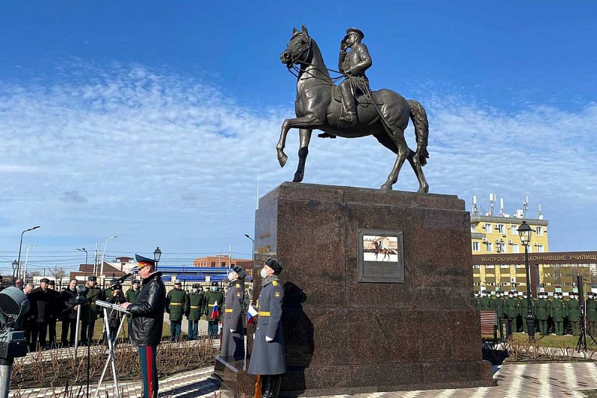 Самый масштабный в России памятник генералу Сергею Штеменко открыли в Краснодаре