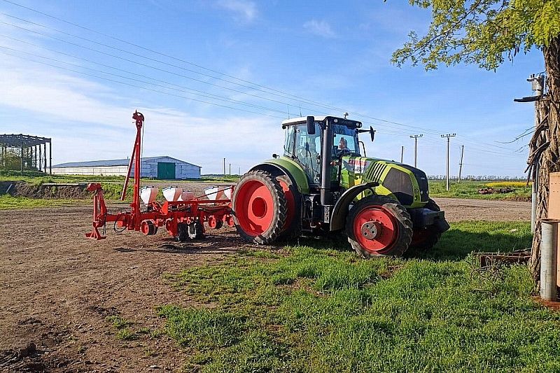 Сельхозпредприятие Калининского района подготовит технику для полей по бережливым технологиям
