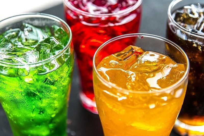 Ученые обнаружили связь между злоупотреблением сладкими напитками и риском развития рака