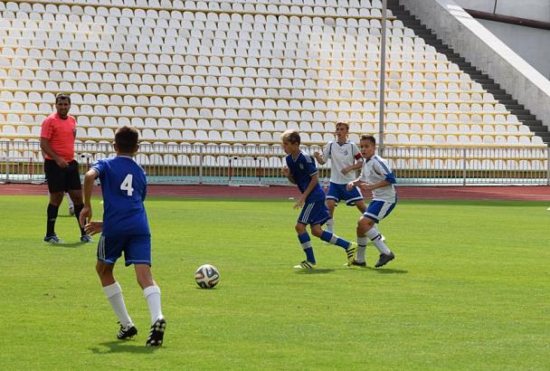 В Краснодаре дворовые футбольные команды борются за Кубок губернатора