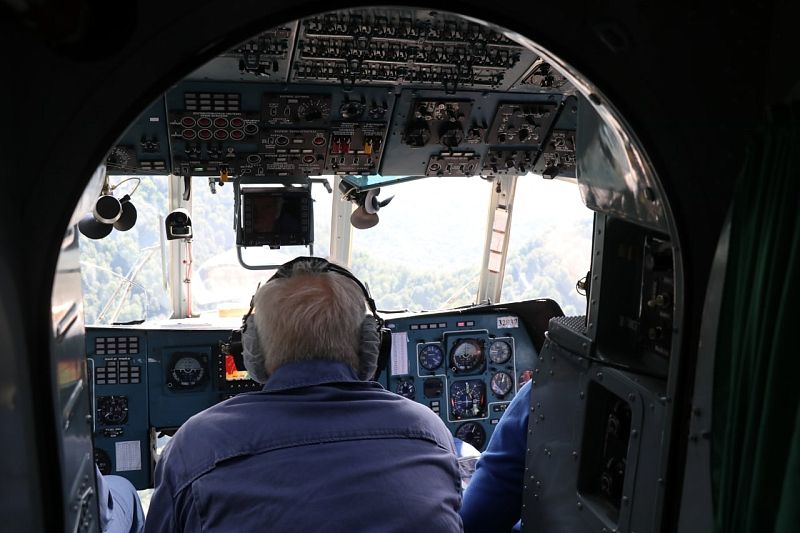 В Сочи летевший за пострадавшим туристом вертолет не смог пробиться сквозь сильную облачность