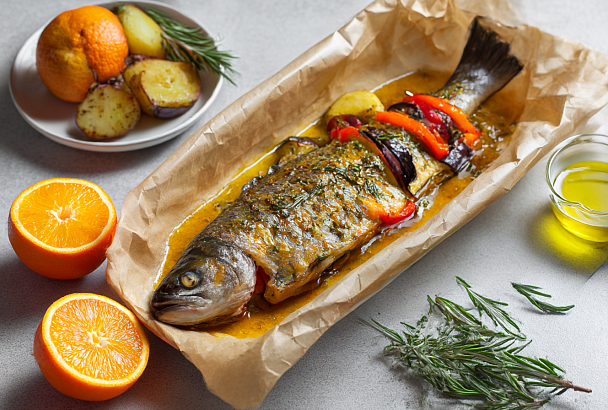 Форель в апельсиновом соке: запекаю целиком с овощами, что на праздник не стыдно