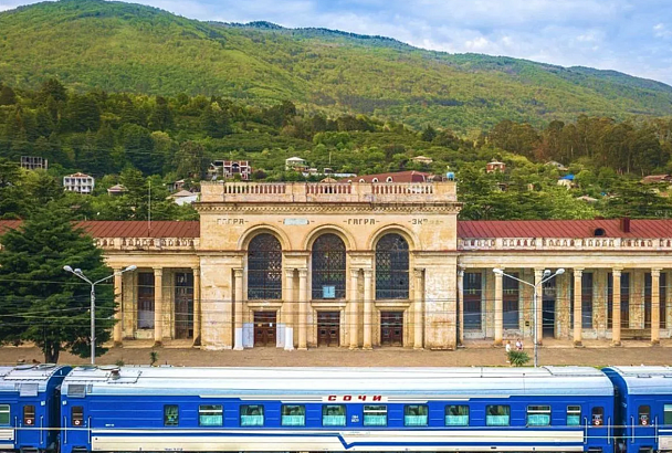 Туристический поезд «Сочи» перевез с начала сезона более 12,5 тыс. пассажиров