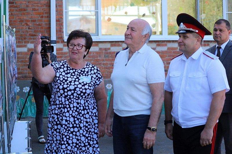 Николай Долуда и Александр Власов посетили казачий детский сад в Северском районе