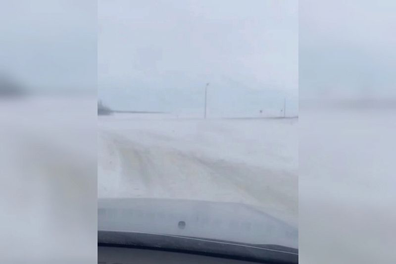 Трассу в направлении Краснодарского края на Ставрополье перекрыли из-за сильного ветра и снега