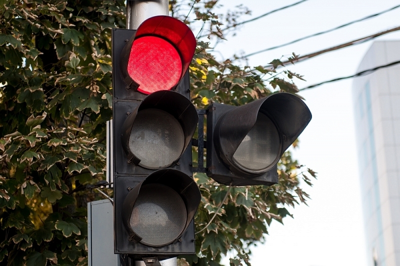 В Краснодаре на пересечении улиц Трамвайной и Мачуги временно отключат светофоры