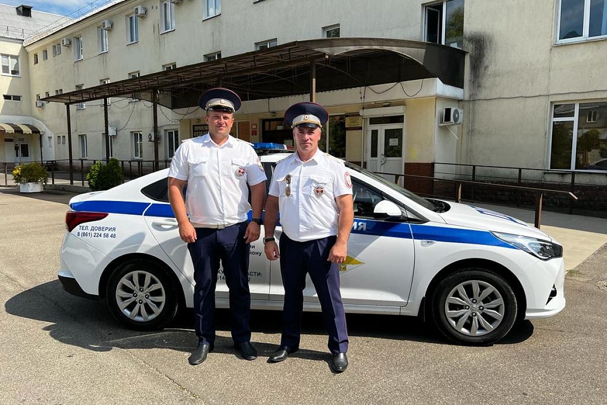 В Туапсинском районе полицейские помогли доставить в больницу мужчину в предынсультном состоянии