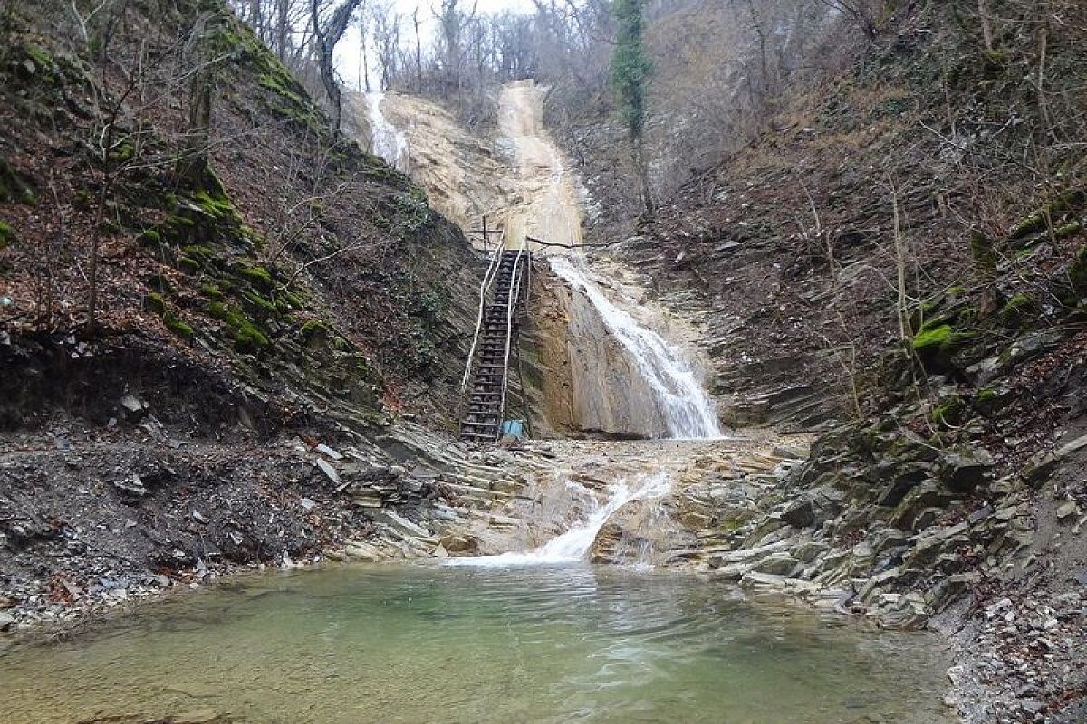 В Краснодарском крае прокуратура запретила брать деньги за проход к водопадам