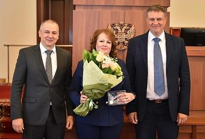 Лучших сотрудников министерства финансов Кубани наградили в Краснодаре 