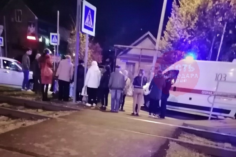 В Краснодаре 19-летний водитель на иномарке сбил женщину и скрылся с места ДТП