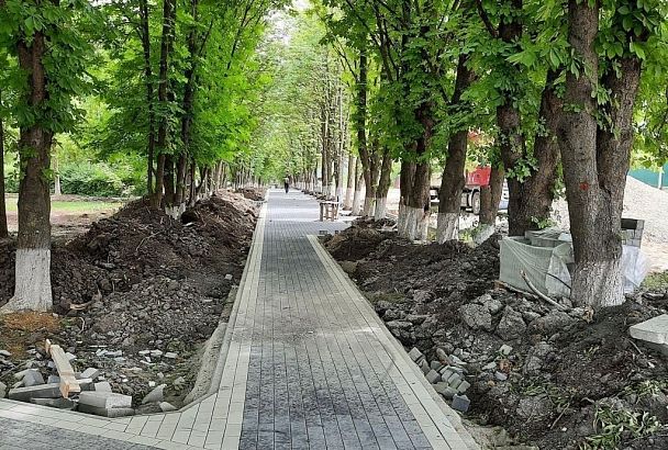 В Лабинском районе благоустраивают новый парк