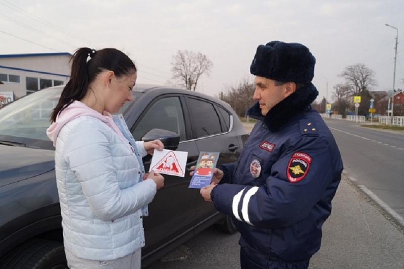 Госавтоинспекторы Кубани напоминают родителям, как правильно перевозить детей в автотранспорте