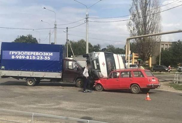 В Горячем Ключе в массовом ДТП пострадал водитель «скорой помощи»