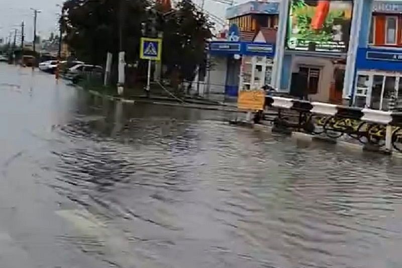 Анапу и Темрюкский район вновь подтопило после дождя