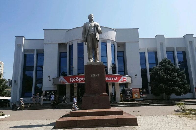 Депутаты Госдумы возьмут шефство над памятниками Ленину в регионах