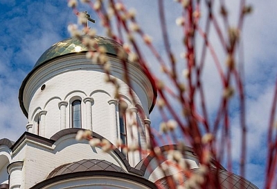Вербное воскресенье: в храмах Екатеринодарской епархии проходят закрытые богослужения