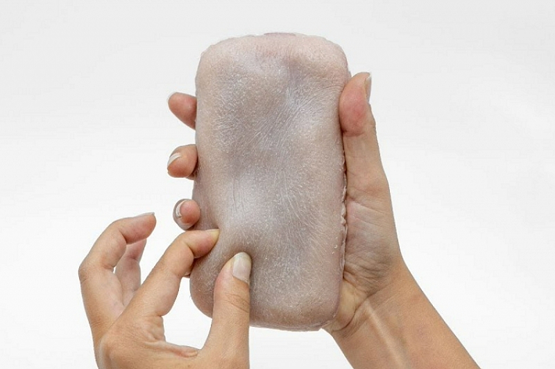 Инженеры создали кожу для гаджетов, которая понимает щипки и поглаживания (видео)