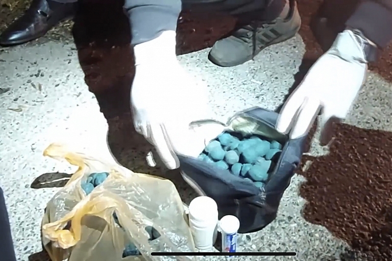 «Веселящие шарики»: на посту Магри полицейские поймали наркокурьера